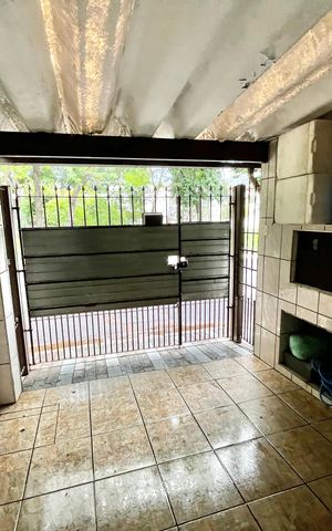 Casa à venda com 128m², 2 quartos e 1 vaga Casa à venda com 128m², 2 quartos e 1 vagaGaragem