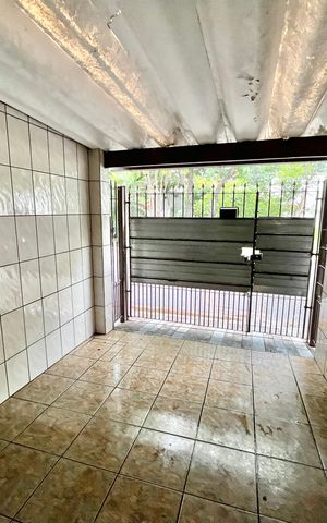 Casa à venda com 128m², 2 quartos e 1 vaga Casa à venda com 128m², 2 quartos e 1 vagaGaragem