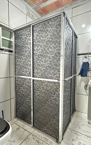 Casa à venda com 130m², 3 quartos e sem vaga Casa à venda com 130m², 3 quartos e sem vagaBanheiro