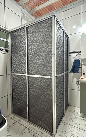 Casa à venda com 130m², 3 quartos e sem vaga Casa à venda com 130m², 3 quartos e sem vagaBanheiro
