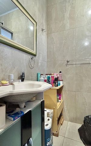 Casa à venda com 130m², 3 quartos e sem vaga Casa à venda com 130m², 3 quartos e sem vagaBanheiro