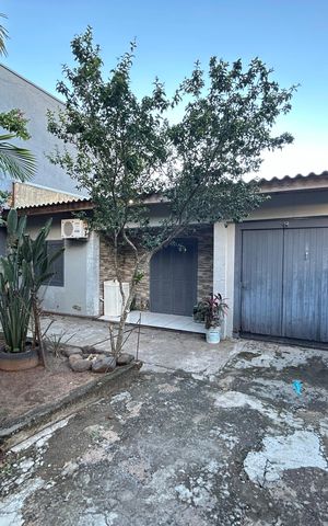 Casa à venda com 130m², 3 quartos e sem vaga Casa à venda com 130m², 3 quartos e sem vagaFachada