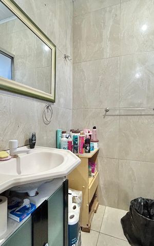 Casa à venda com 130m², 3 quartos e sem vaga Casa à venda com 130m², 3 quartos e sem vagaBanheiro