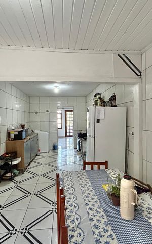 Casa à venda com 130m², 3 quartos e sem vaga Casa à venda com 130m², 3 quartos e sem vagaSala