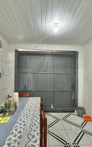 Casa à venda com 130m², 3 quartos e sem vaga Casa à venda com 130m², 3 quartos e sem vagaSala