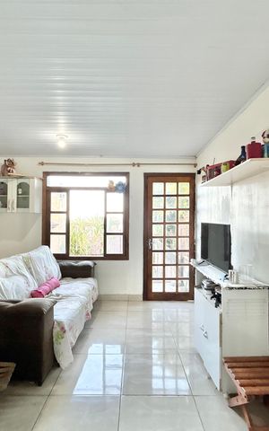 Casa à venda com 130m², 3 quartos e sem vaga Casa à venda com 130m², 3 quartos e sem vagaSala