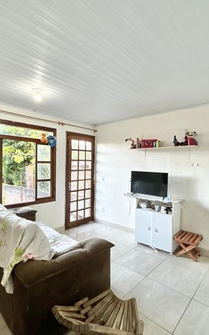 Casa à venda com 130m², 3 quartos e sem vaga Casa à venda com 130m², 3 quartos e sem vagaSala