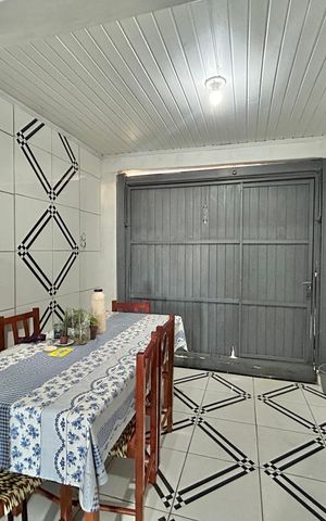 Casa à venda com 130m², 3 quartos e sem vaga Casa à venda com 130m², 3 quartos e sem vagaSala