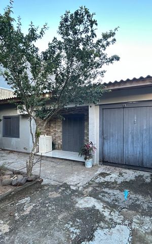 Casa à venda com 130m², 3 quartos e sem vaga Casa à venda com 130m², 3 quartos e sem vagaFachada