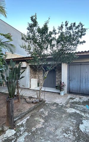 Casa à venda com 130m², 3 quartos e sem vaga Casa à venda com 130m², 3 quartos e sem vagaFachada