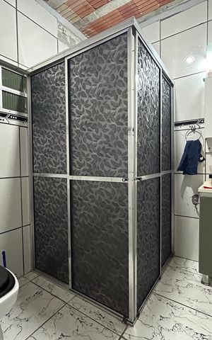 Casa à venda com 130m², 3 quartos e sem vaga Casa à venda com 130m², 3 quartos e sem vagaBanheiro