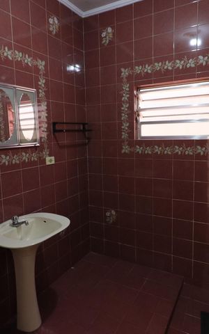 Casa à venda com 245m², 3 quartos e 2 vagasBanheiro