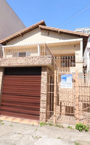 Casa à venda com 245m², 3 quartos e 2 vagasFachada