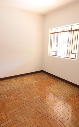 Casa à venda com 245m², 3 quartos e 2 vagasSala