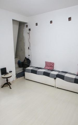 Casa à venda com 200m², 3 quartos e sem vagaHall dos Quartos