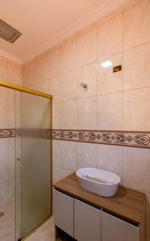 Casa à venda com 211m², 3 quartos e 4 vagas Casa à venda com 211m², 3 quartos e 4 vagasBanheiro