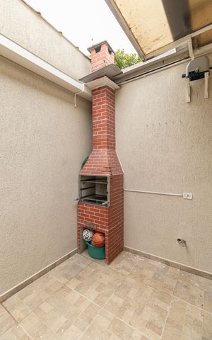 Casa de condomínio à venda com 74m², 3 quartos e 2 vagas Casa de condomínio à venda com 74m², 3 quartos e 2 vagasChurrasqueira