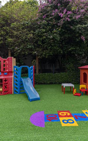 Casa de condomínio à venda com 74m², 3 quartos e 2 vagas Casa de condomínio à venda com 74m², 3 quartos e 2 vagasÁrea comum - Playground