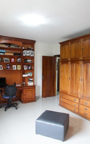 Casa à venda com 440m², 6 quartos e 4 vagasQuarto 3