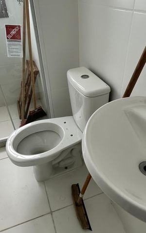 Apartamento à venda com 156m², 4 quartos e 2 vagas Apartamento à venda com 156m², 4 quartos e 2 vagasBanheiro de serviço
