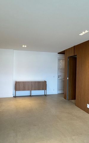 Apartamento à venda com 156m², 4 quartos e 2 vagas Apartamento à venda com 156m², 4 quartos e 2 vagasSala