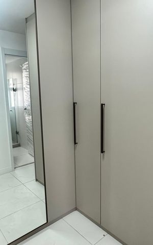 Apartamento à venda com 156m², 4 quartos e 2 vagas Apartamento à venda com 156m², 4 quartos e 2 vagasQuarto de Serviço