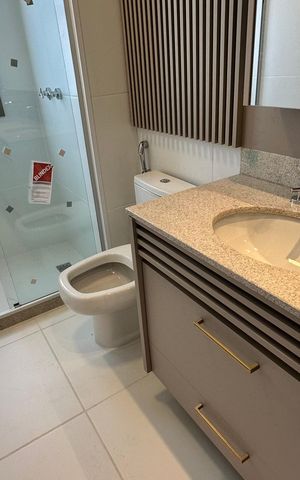 Apartamento à venda com 156m², 4 quartos e 2 vagas Apartamento à venda com 156m², 4 quartos e 2 vagasBanheiro quarto 4