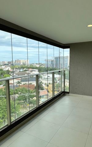 Apartamento à venda com 156m², 4 quartos e 2 vagas Apartamento à venda com 156m², 4 quartos e 2 vagasVaranda