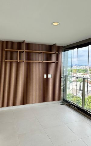 Apartamento à venda com 156m², 4 quartos e 2 vagas Apartamento à venda com 156m², 4 quartos e 2 vagasVaranda