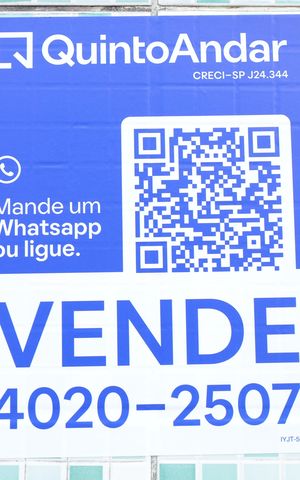 Apartamento à venda com 45m², 2 quartos e 1 vagaPlaca instalada no muro do condomínio - Código da placa IYJT-58