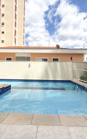 Apartamento à venda com 98m², 3 quartos e 2 vagas Apartamento à venda com 98m², 3 quartos e 2 vagasÁrea comum - Piscina