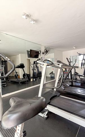 Apartamento à venda com 98m², 3 quartos e 2 vagas Apartamento à venda com 98m², 3 quartos e 2 vagasAcademia