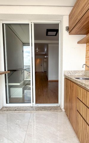 Apartamento à venda com 98m², 3 quartos e 2 vagas Apartamento à venda com 98m², 3 quartos e 2 vagasVaranda