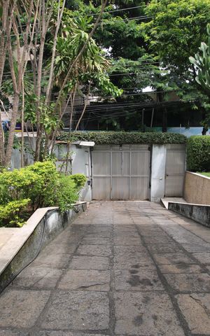 Casa à venda com 340m², 3 quartos e 4 vagasFrente da casa - Garagem