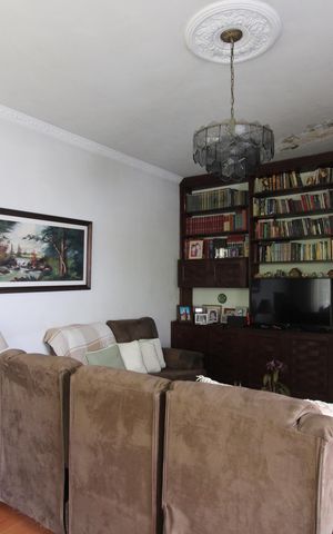 Casa à venda com 340m², 3 quartos e 4 vagasSala
