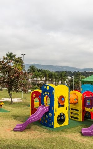 Casa de condomínio à venda com 382m², 4 quartos e 2 vagasÁrea comum - Playground