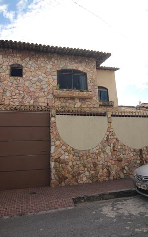 Casa à venda com 186m², 5 quartos e 3 vagasFachada