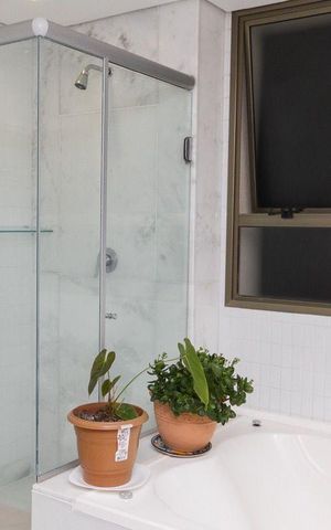 Apartamento à venda com 220m², 4 quartos e 4 vagas Apartamento à venda com 220m², 4 quartos e 4 vagasBanheiro