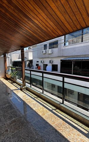 Apartamento à venda com 347m², 5 quartos e 2 vagas Apartamento à venda com 347m², 5 quartos e 2 vagasVaranda fundos