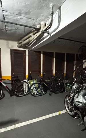 Apartamento à venda com 347m², 5 quartos e 2 vagas Apartamento à venda com 347m², 5 quartos e 2 vagasÁrea comum