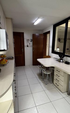Apartamento à venda com 347m², 5 quartos e 2 vagas Apartamento à venda com 347m², 5 quartos e 2 vagasCozinha