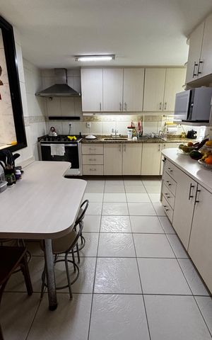 Apartamento à venda com 347m², 5 quartos e 2 vagas Apartamento à venda com 347m², 5 quartos e 2 vagasCozinha