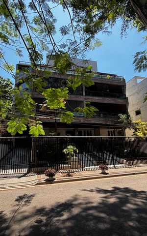 Apartamento à venda com 347m², 5 quartos e 2 vagas Apartamento à venda com 347m², 5 quartos e 2 vagasFachada