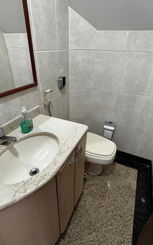 Apartamento à venda com 347m², 5 quartos e 2 vagas Apartamento à venda com 347m², 5 quartos e 2 vagasLavabo