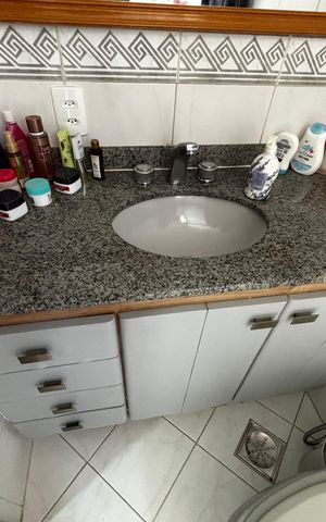 Apartamento à venda com 347m², 5 quartos e 2 vagas Apartamento à venda com 347m², 5 quartos e 2 vagasBanheiro da Suíte 1