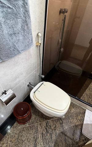 Apartamento à venda com 347m², 5 quartos e 2 vagas Apartamento à venda com 347m², 5 quartos e 2 vagasBanheiro