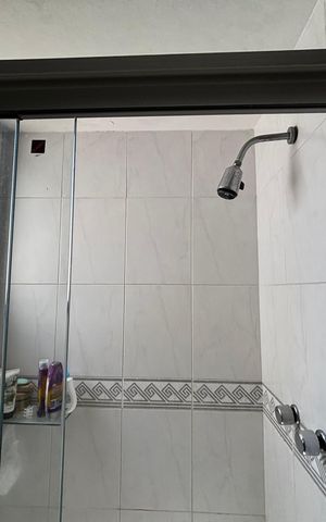 Apartamento à venda com 347m², 5 quartos e 2 vagas Apartamento à venda com 347m², 5 quartos e 2 vagasBanheiro da Suíte 1