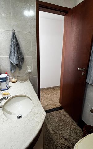 Apartamento à venda com 347m², 5 quartos e 2 vagas Apartamento à venda com 347m², 5 quartos e 2 vagasBanheiro