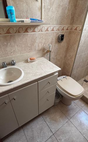 Apartamento à venda com 347m², 5 quartos e 2 vagas Apartamento à venda com 347m², 5 quartos e 2 vagasBanheiro da Suíte 2