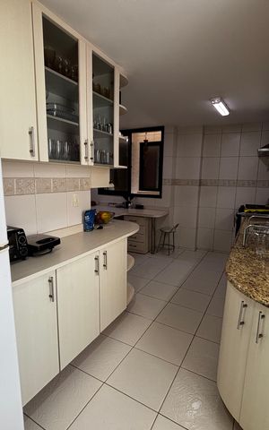 Apartamento à venda com 347m², 5 quartos e 2 vagas Apartamento à venda com 347m², 5 quartos e 2 vagasCozinha